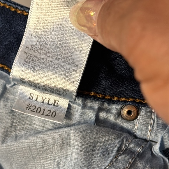 32. Simple Society dark wash skinny jeans. No distressing. Lots of stretch - Picture 6 of 8